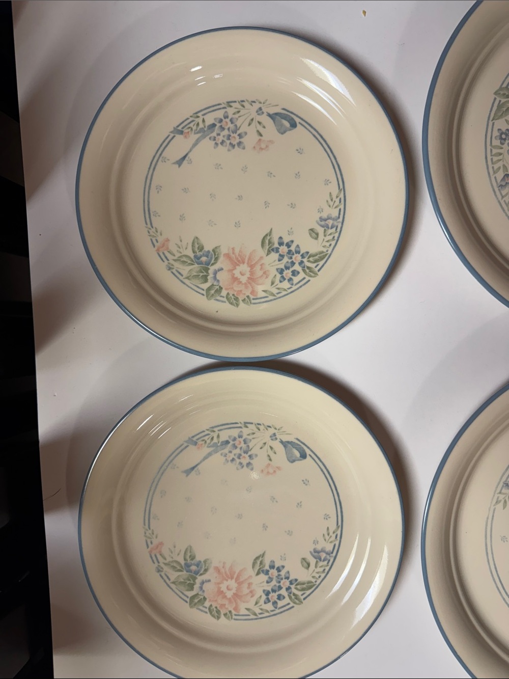 Vintage Set of 6 Excel Fresh Flowers Plates - 4 Dinner Plates & 2 Dessert Plate - Picture 3 of 4